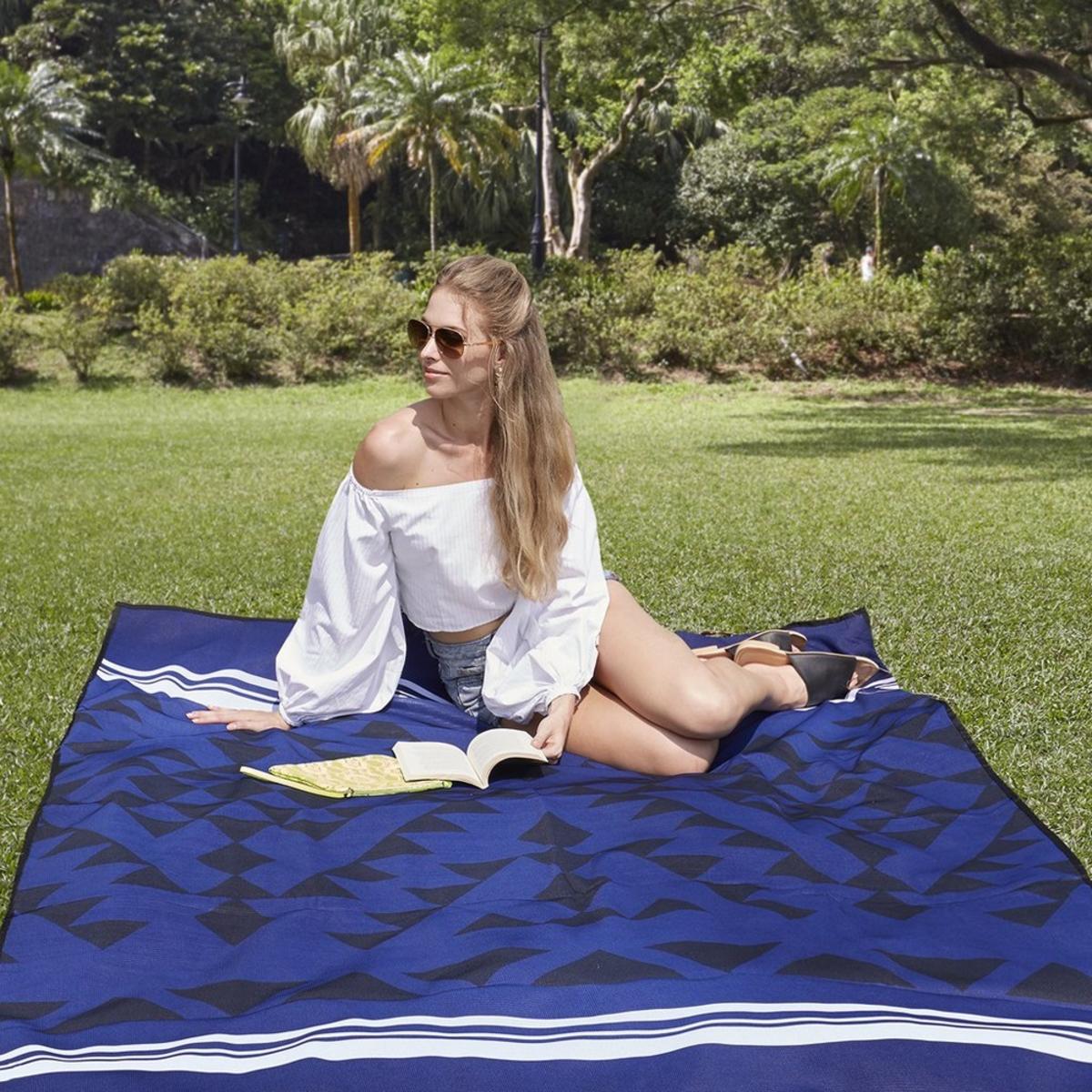  CGear Sandlite Sand-Free Mat - 51in X 66in / 1.55m X 2m