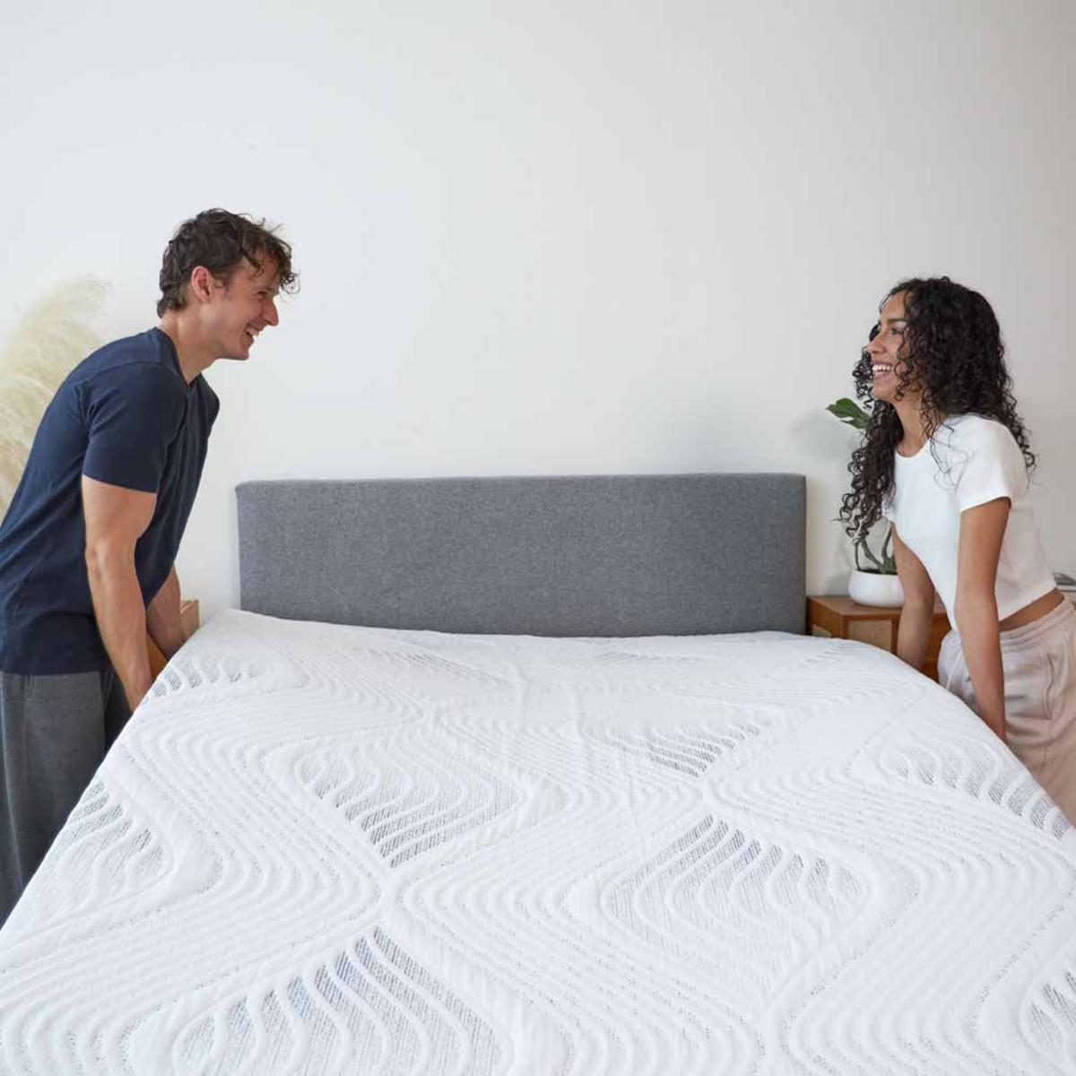  Hush 11in Smooth Top Iced Hybrid Mattress - TwinXL/White